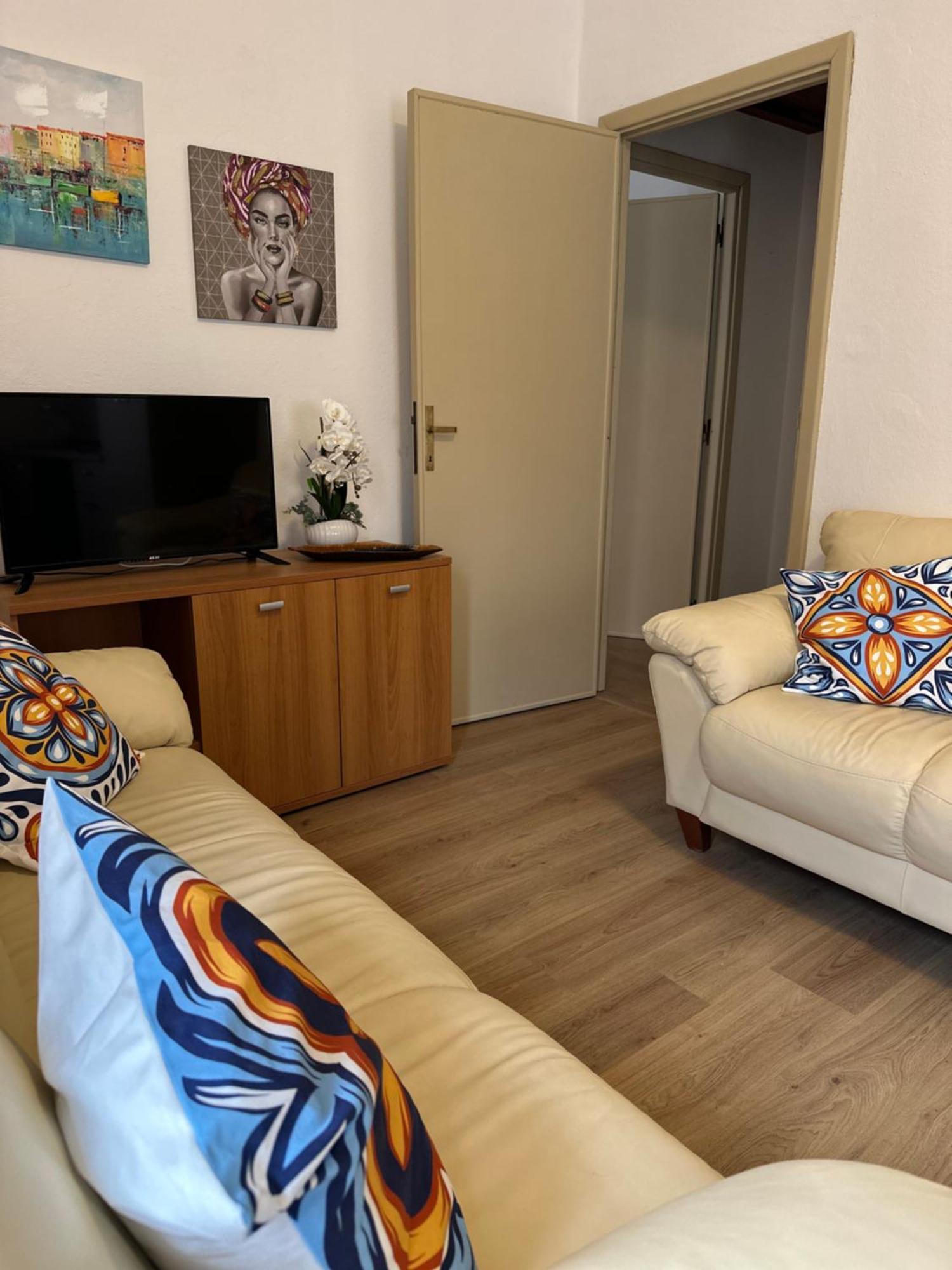 شقة Davide'S Sardinian Escape - Centro Storico-5Min Di Auto Dal Mare سينيسكولا المظهر الخارجي الصورة